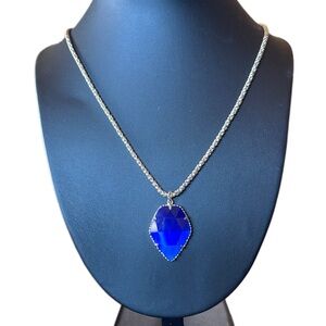 Elegant Blue Pendant Necklace